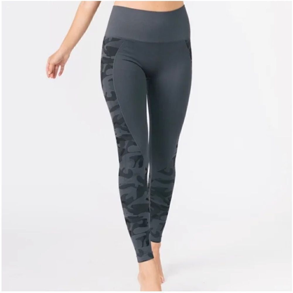 Zyia Seamless Camo High Waist 7/8 Performance Leggings